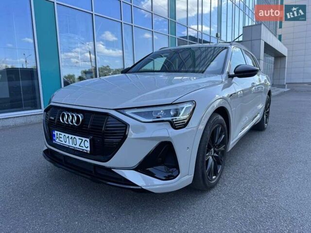 Ауді E-Tron 2020 у Дніпро (Дніпропетровську) на Automoto.ua Сірий Ауді E-Tron, об'ємом двигуна 0 л та пробігом 94 тис. км за 36800 $, фото 1 на Automoto.ua
