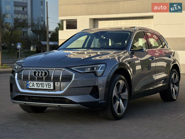 Серый Ауди E-Tron, объемом двигателя 0 л и пробегом 65 тыс. км за 35500 $, фото 1 на Automoto.ua