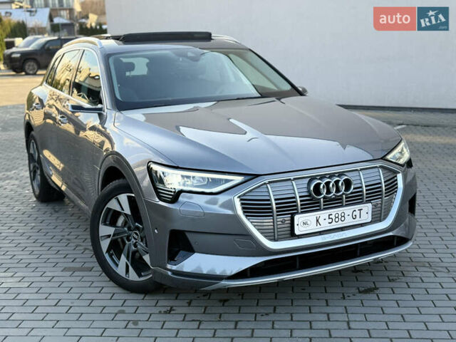 Серый Ауди E-Tron, объемом двигателя 0 л и пробегом 121 тыс. км за 27699 $, фото 1 на Automoto.ua