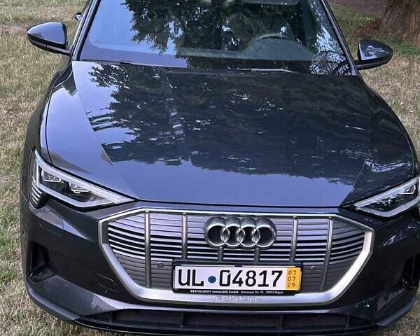 Сірий Ауді E-Tron, об'ємом двигуна 0 л та пробігом 21 тис. км за 41345 $, фото 1 на Automoto.ua