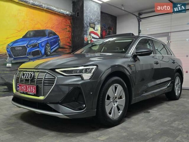 Серый Ауди E-Tron, объемом двигателя 0 л и пробегом 99 тыс. км за 31990 $, фото 1 на Automoto.ua