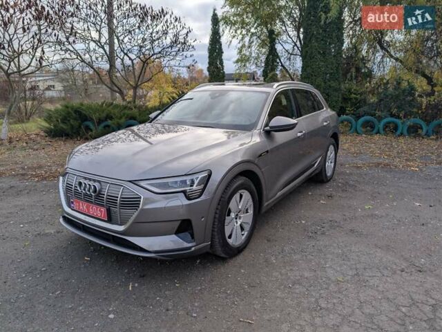 Серый Ауди E-Tron, объемом двигателя 0 л и пробегом 82 тыс. км за 32500 $, фото 1 на Automoto.ua