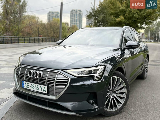 Ауді E-Tron 2020 у Дніпро (Дніпропетровську) на Automoto.ua Сірий Ауді E-Tron, об'ємом двигуна 0 л та пробігом 113 тис. км за 26900 $, фото 1 на Automoto.ua
