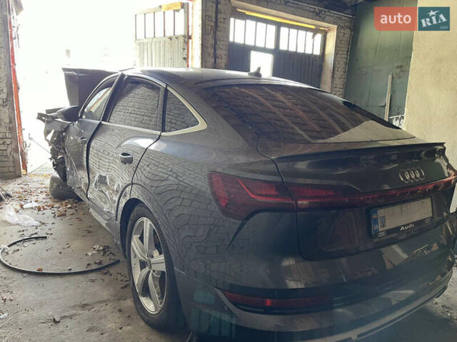 Серый Ауди E-Tron, объемом двигателя 0 л и пробегом 32 тыс. км за 9900 $, фото 1 на Automoto.ua