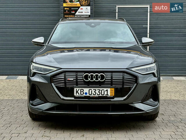 Серый Ауди E-Tron, объемом двигателя 0 л и пробегом 33 тыс. км за 39500 $, фото 1 на Automoto.ua