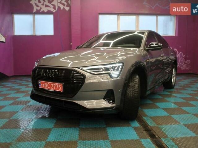 Серый Ауди E-Tron, объемом двигателя 0 л и пробегом 60 тыс. км за 29990 $, фото 1 на Automoto.ua