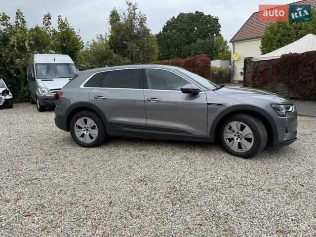 Серый Ауди E-Tron, объемом двигателя 0 л и пробегом 153 тыс. км за 28500 $, фото 1 на Automoto.ua