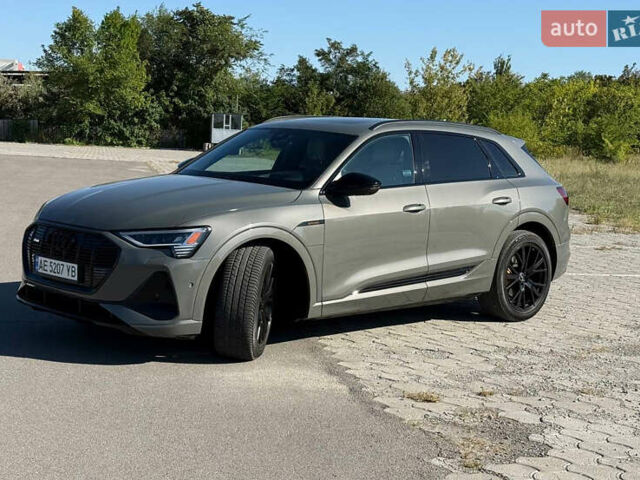 Серый Ауди E-Tron, объемом двигателя 0 л и пробегом 42 тыс. км за 44900 $, фото 1 на Automoto.ua