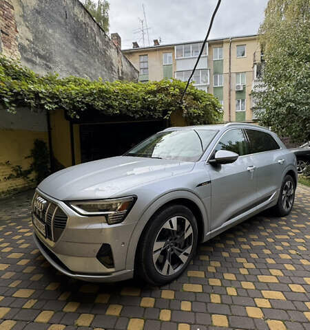 Сірий Ауді E-Tron, об'ємом двигуна 0 л та пробігом 5 тис. км за 42000 $, фото 1 на Automoto.ua