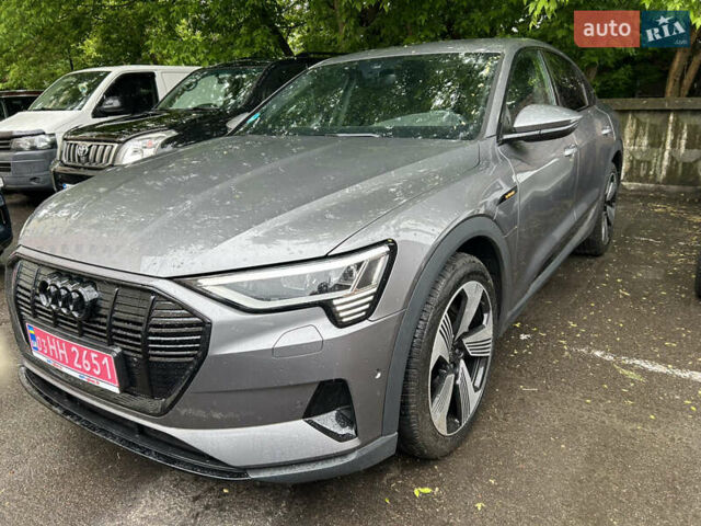 Серый Ауди E-Tron, объемом двигателя 0 л и пробегом 44 тыс. км за 38700 $, фото 1 на Automoto.ua