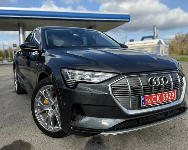Серый Ауди E-Tron, объемом двигателя 0 л и пробегом 31 тыс. км за 40500 $, фото 1 на Automoto.ua