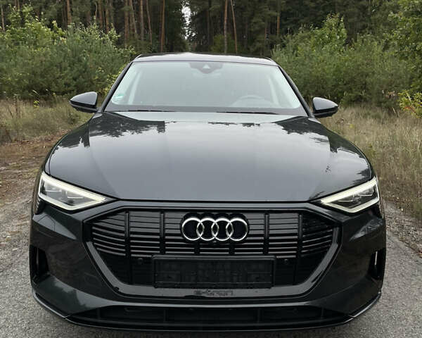 Серый Ауди E-Tron, объемом двигателя 0 л и пробегом 36 тыс. км за 41300 $, фото 1 на Automoto.ua