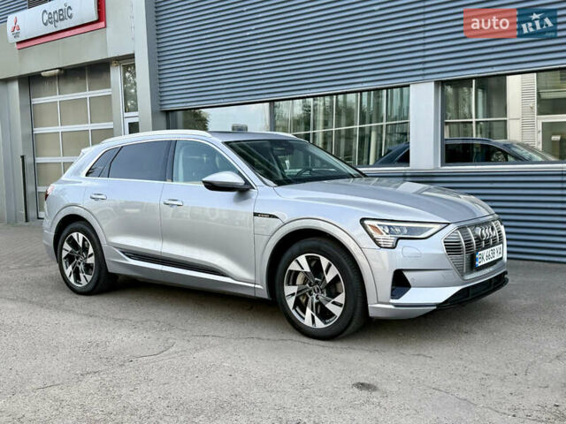 Серый Ауди E-Tron, объемом двигателя 0 л и пробегом 32 тыс. км за 35000 $, фото 1 на Automoto.ua