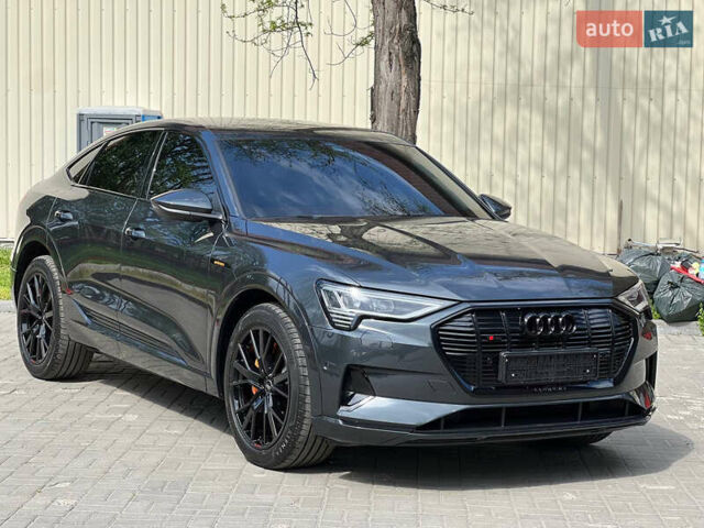 Серый Ауди E-Tron, объемом двигателя 0 л и пробегом 15 тыс. км за 42500 $, фото 1 на Automoto.ua