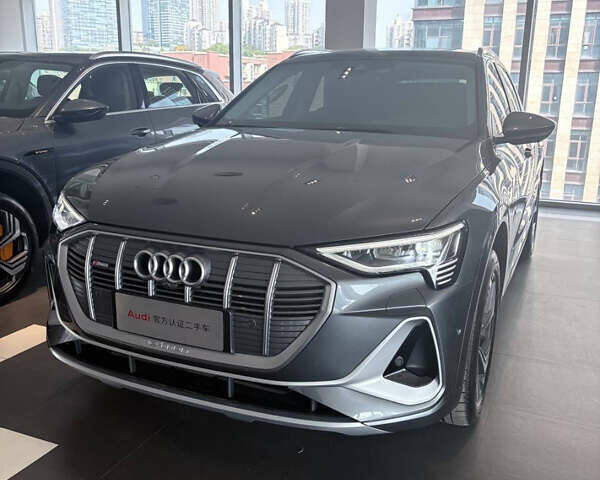 Серый Ауди E-Tron, объемом двигателя 0 л и пробегом 12 тыс. км за 31900 $, фото 1 на Automoto.ua