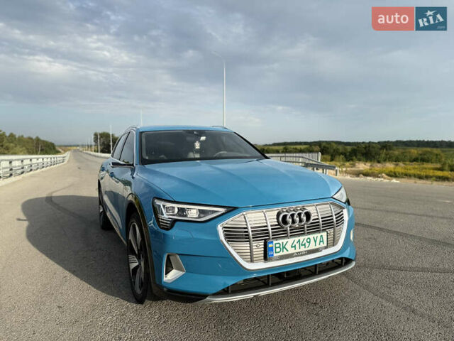 Синий Ауди E-Tron, объемом двигателя 0 л и пробегом 144 тыс. км за 28200 $, фото 1 на Automoto.ua