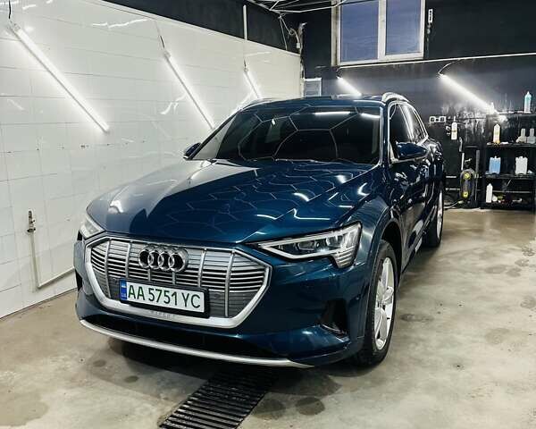 Ауді E-Tron 2019 у Тернополі на Automoto.ua Синій Ауді E-Tron, об'ємом двигуна 0 л та пробігом 200 тис. км за 21700 $, фото 1 на Automoto.ua