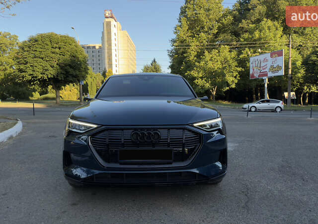 Ауди E-Tron 2019 в Черновцах на Automoto.ua Синий Ауди E-Tron, объемом двигателя 0 л и пробегом 180 тыс. км за 29700 $, фото 1 на Automoto.ua