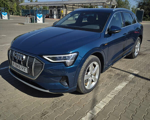 Синий Ауди E-Tron, объемом двигателя 0 л и пробегом 170 тыс. км за 22500 $, фото 1 на Automoto.ua