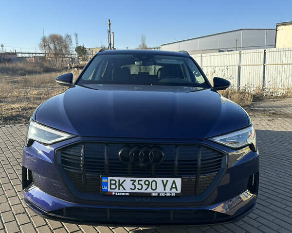 Синий Ауди E-Tron, объемом двигателя 0 л и пробегом 46 тыс. км за 31000 $, фото 1 на Automoto.ua
