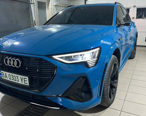 Синий Ауди E-Tron, объемом двигателя 0 л и пробегом 65 тыс. км за 38000 $, фото 1 на Automoto.ua