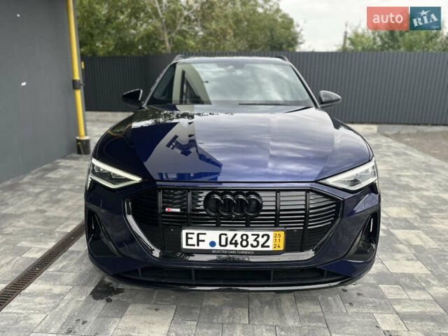 Синий Ауди E-Tron, объемом двигателя 0 л и пробегом 63 тыс. км за 39900 $, фото 1 на Automoto.ua