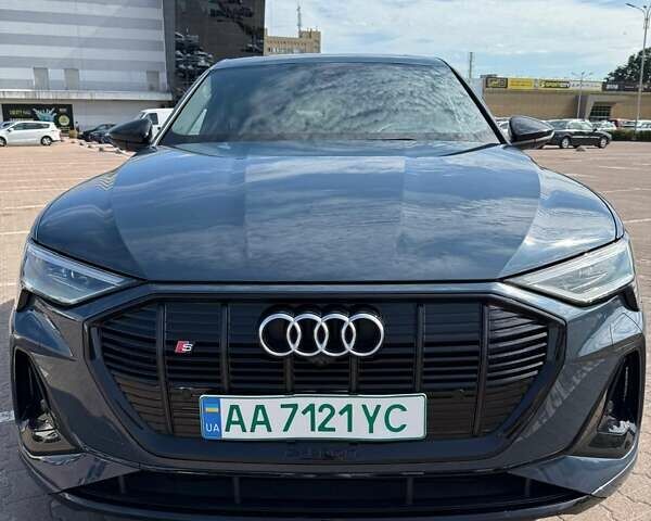Синий Ауди E-Tron, объемом двигателя 0 л и пробегом 14 тыс. км за 61900 $, фото 1 на Automoto.ua