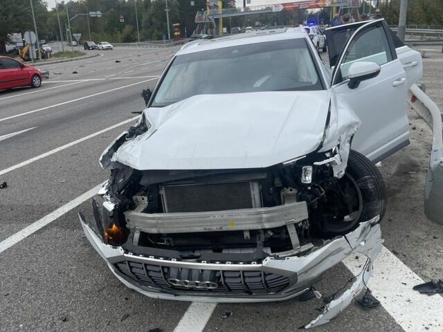 Ауди Ку3 2020 в Киеве на Automoto.ua Белый Ауди Ку3, объемом двигателя 2 л и пробегом 70 тыс. км за 10000 $, фото 1 на Automoto.ua