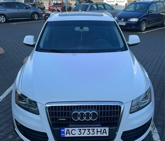 Белый Ауди Ку 5, объемом двигателя 2 л и пробегом 240 тыс. км за 12000 $, фото 1 на Automoto.ua