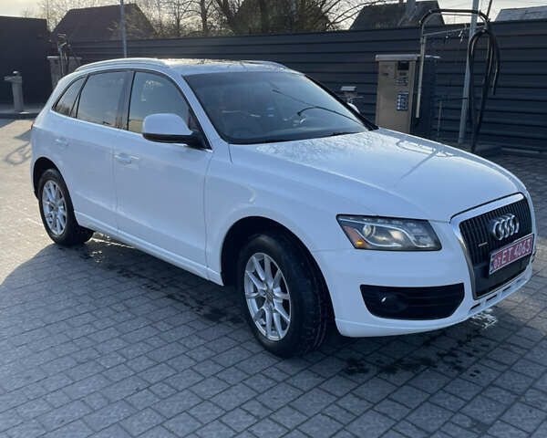 Белый Ауди Ку 5, объемом двигателя 2 л и пробегом 265 тыс. км за 12500 $, фото 1 на Automoto.ua