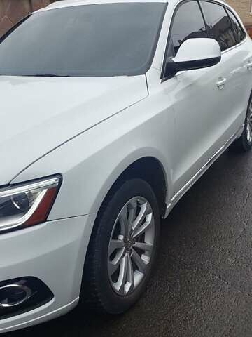 Белый Ауди Ку 5, объемом двигателя 2 л и пробегом 268 тыс. км за 16500 $, фото 1 на Automoto.ua