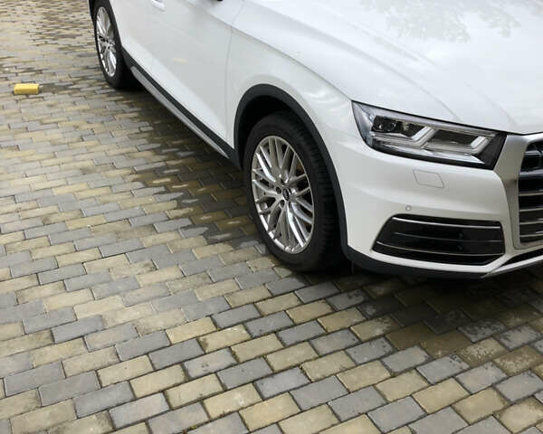 Белый Ауди Ку 5, объемом двигателя 1.97 л и пробегом 132 тыс. км за 39900 $, фото 1 на Automoto.ua