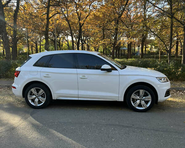 Белый Ауди Ку 5, объемом двигателя 1.98 л и пробегом 100 тыс. км за 26500 $, фото 1 на Automoto.ua