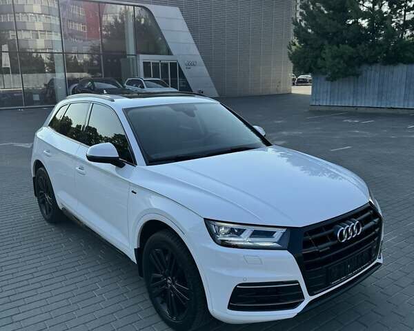 Белый Ауди Ку 5, объемом двигателя 1.98 л и пробегом 90 тыс. км за 26700 $, фото 1 на Automoto.ua
