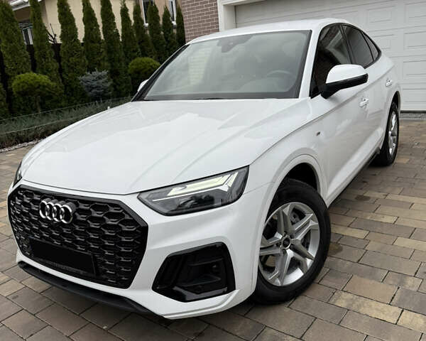 Белый Ауди Ку 5, объемом двигателя 1.97 л и пробегом 12 тыс. км за 59000 $, фото 1 на Automoto.ua