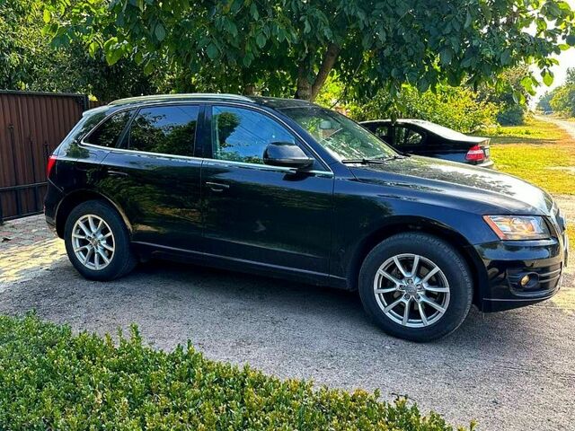 Черный Ауди Ку 5, объемом двигателя 2 л и пробегом 290 тыс. км за 9800 $, фото 1 на Automoto.ua