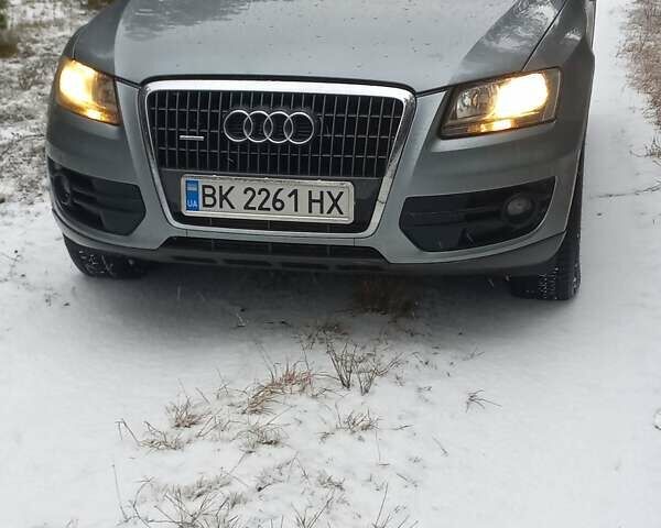 Серый Ауди Ку 5, объемом двигателя 2 л и пробегом 214 тыс. км за 11000 $, фото 1 на Automoto.ua