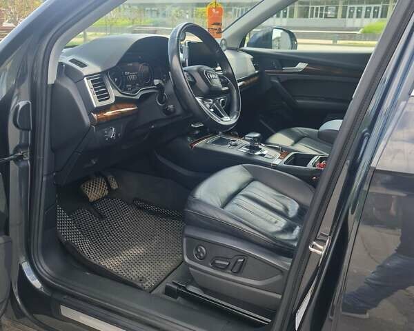 Серый Ауди Ку 5, объемом двигателя 2 л и пробегом 110 тыс. км за 25999 $, фото 1 на Automoto.ua