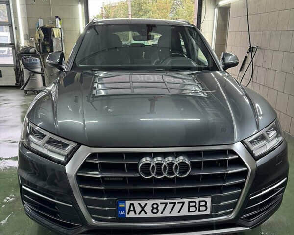 Серый Ауди Ку 5, объемом двигателя 1.97 л и пробегом 131 тыс. км за 35000 $, фото 1 на Automoto.ua