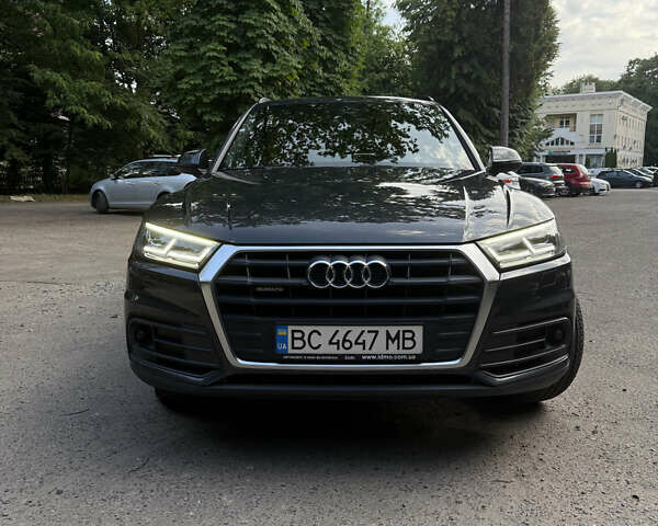 Серый Ауди Ку 5, объемом двигателя 1.97 л и пробегом 108 тыс. км за 36200 $, фото 1 на Automoto.ua