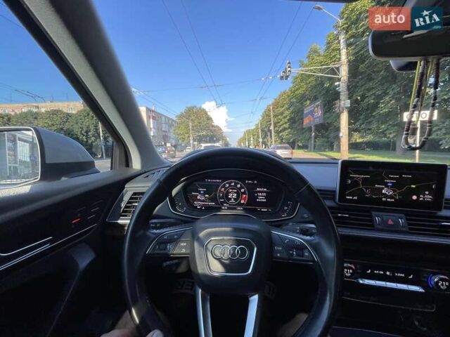 Серый Ауди Ку 5, объемом двигателя 2 л и пробегом 190 тыс. км за 19999 $, фото 1 на Automoto.ua