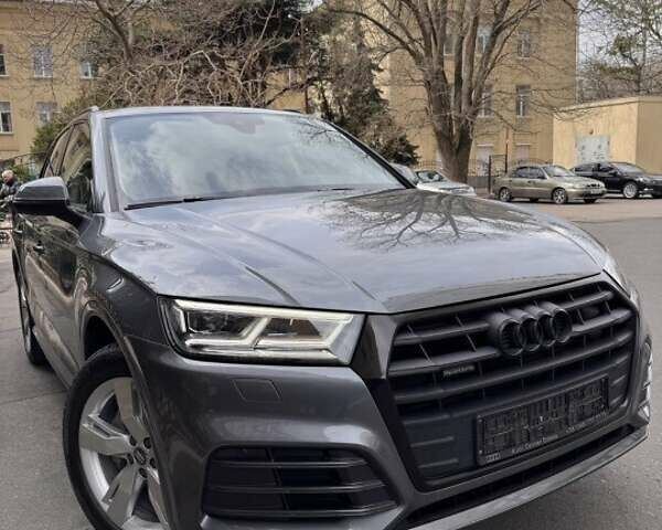 Серый Ауди Ку 5, объемом двигателя 1.98 л и пробегом 82 тыс. км за 21500 $, фото 1 на Automoto.ua