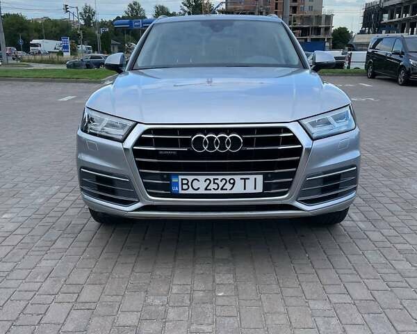 Серый Ауди Ку 5, объемом двигателя 1.98 л и пробегом 61 тыс. км за 32240 $, фото 1 на Automoto.ua