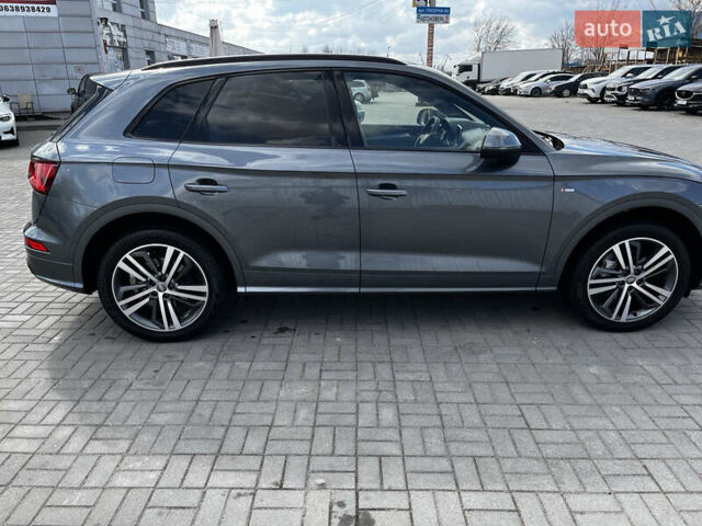 Серый Ауди Ку 5, объемом двигателя 2 л и пробегом 204 тыс. км за 29500 $, фото 1 на Automoto.ua