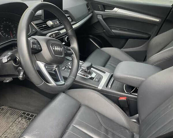 Серый Ауди Ку 5, объемом двигателя 1.98 л и пробегом 70 тыс. км за 37300 $, фото 1 на Automoto.ua