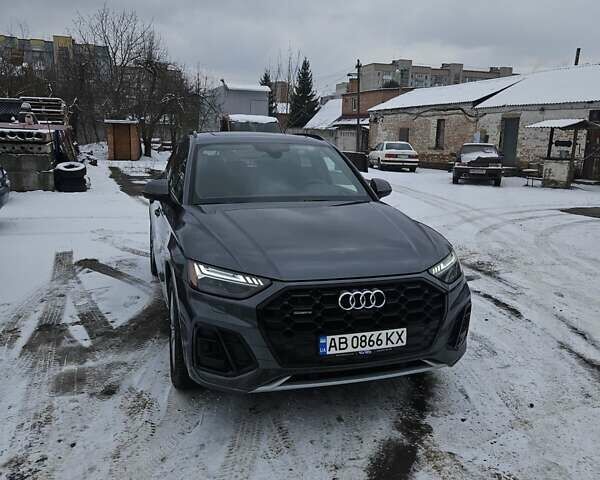 Серый Ауди Ку 5, объемом двигателя 1.98 л и пробегом 18 тыс. км за 53500 $, фото 1 на Automoto.ua