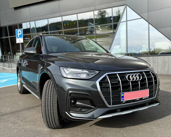 Сірий Ауді Ку 5, об'ємом двигуна 2 л та пробігом 2 тис. км за 39000 $, фото 1 на Automoto.ua