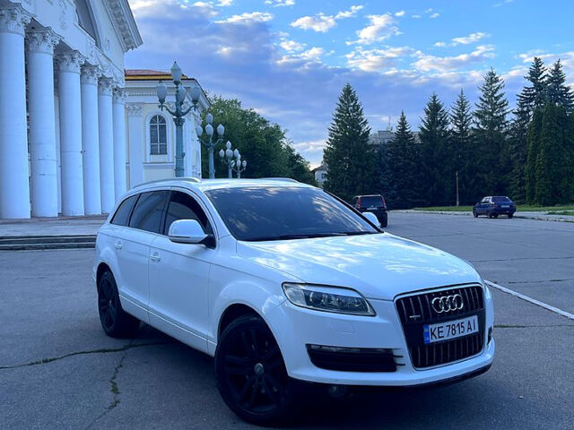 Білий Ауді Ку 7, об'ємом двигуна 4.2 л та пробігом 305 тис. км за 11000 $, фото 1 на Automoto.ua