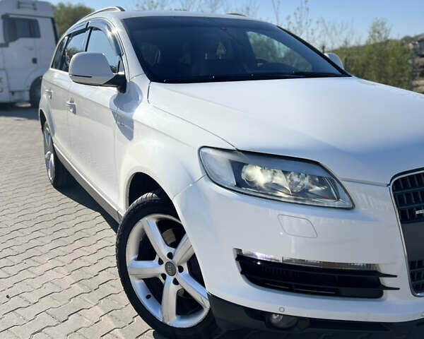 Белый Ауди Ку 7, объемом двигателя 2.97 л и пробегом 300 тыс. км за 13800 $, фото 1 на Automoto.ua
