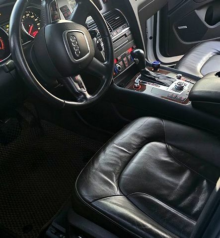 Белый Ауди Ку 7, объемом двигателя 3 л и пробегом 200 тыс. км за 16300 $, фото 1 на Automoto.ua